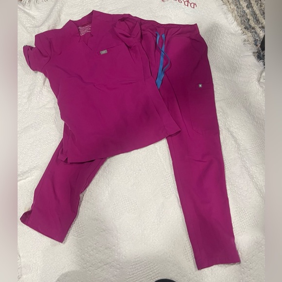 Figs set of scrubs top is xs pants are small - Picture 1 of 6
